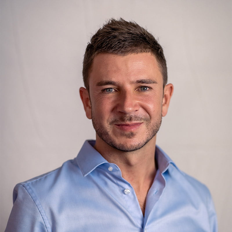 Photo portrait couleur d'un des associés de L'Agence, agence immobilière