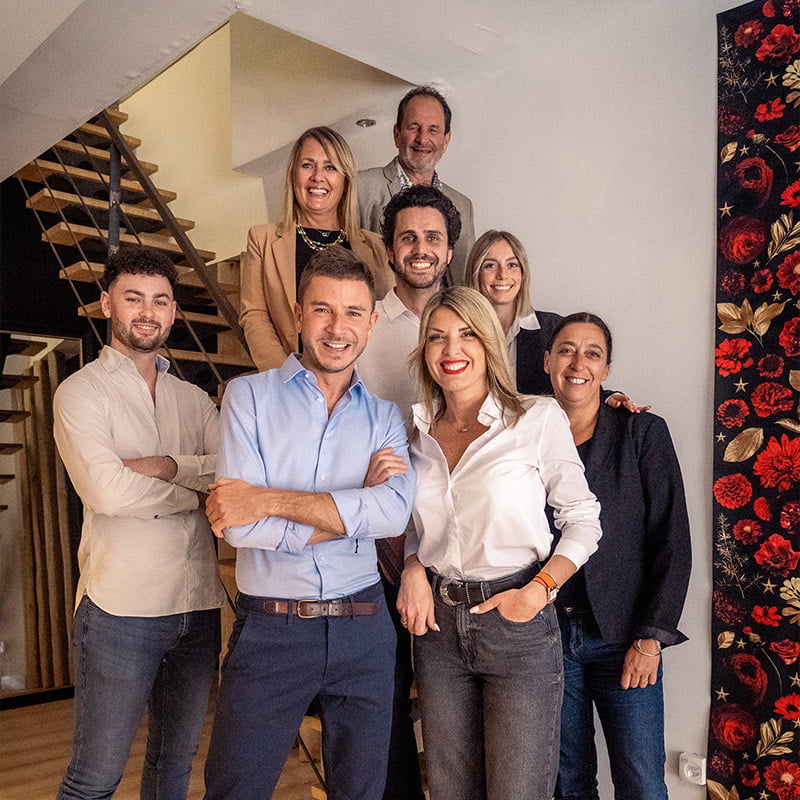 Photo de l'équipe de L'Agence, au sein de leurs locaux