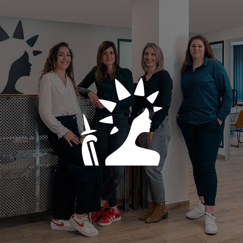 Miniature de la référence Gillier et Schmitt, avec leur logo en premier plan et l'équipe en second.