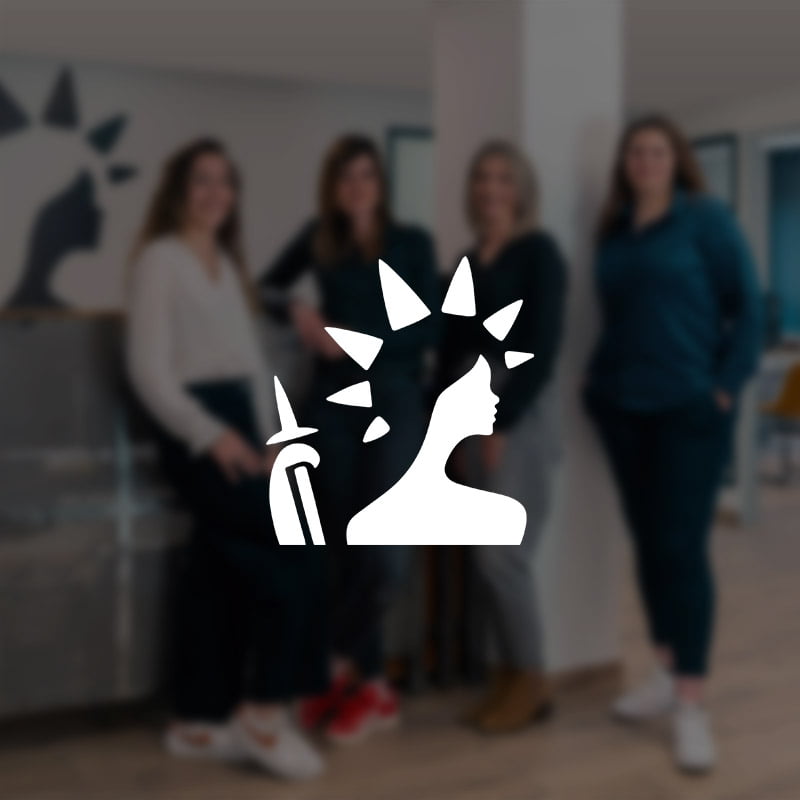 Miniature de la référence Gillier et Schmitt, avec leur logo en premier plan et l'équipe en second.